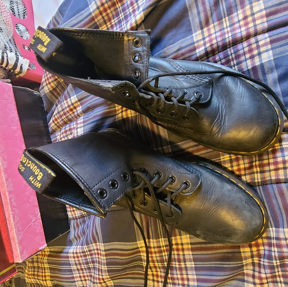 Dr. Martin Classic Boot size 7